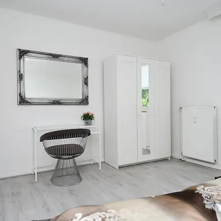 Ruhige, Warme Am Schlosspark Borbeck Gute Anbindung Ins Zentrum Wlan Parkplatz Apartment