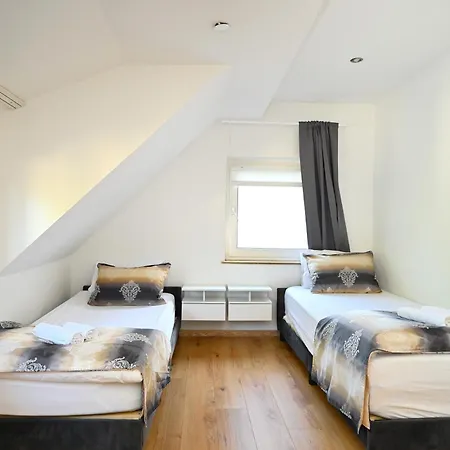 Ferienwohnung & Aparts Am Schloss Park