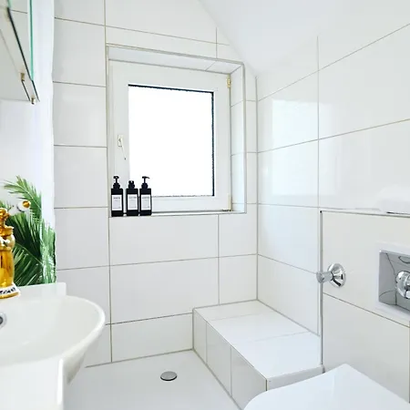 Ruhige, Warme Am Schlosspark Borbeck Gute Anbindung Ins Zentrum Wlan Parkplatz Essen