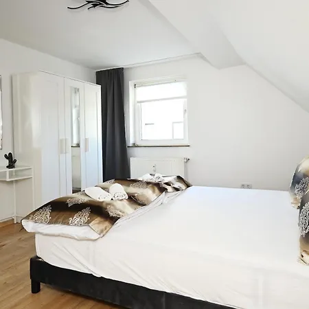 Ruhige, Warme Am Schlosspark Borbeck Gute Anbindung Ins Zentrum Wlan Parkplatz Apartment Essen