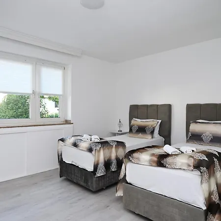 Ferienwohnung & Aparts Am Schloss Park